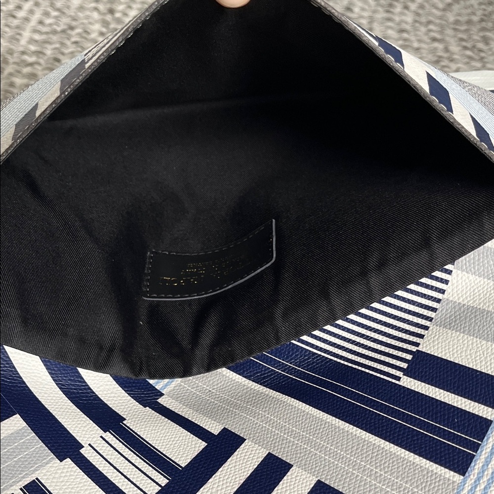 Vittoria Napoli Italian Leather Envelope Clutch – Blue Geometric Striped Print - Picture 6 of 8